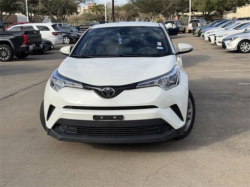 Used 2019 Toyota C-HR XLE image 2
