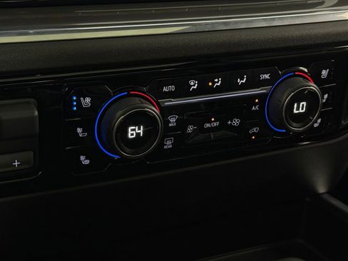 Used 2024 Chevrolet Silverado 1500 High Country w/ High Country Premium Package AWD/4WD image 19