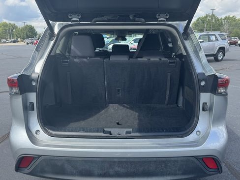 Used 2024 Toyota Highlander LE image 24