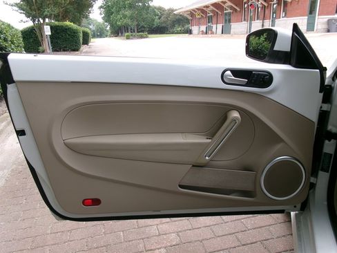 Used 2014 Volkswagen Beetle 1.8T FWD image 9