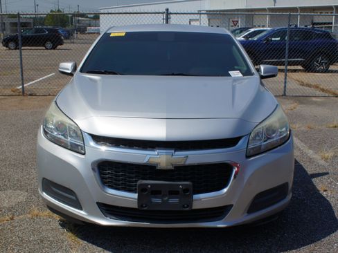 Used 2016 Chevrolet Malibu LT FWD image 2