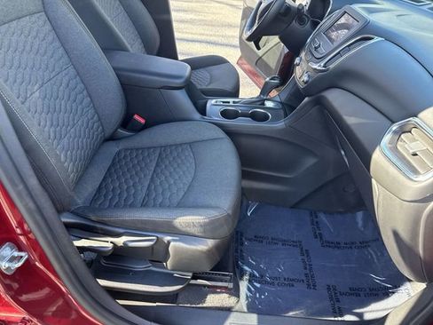 Used 2020 Chevrolet Equinox LT w/ Driver Convenience Package image 10