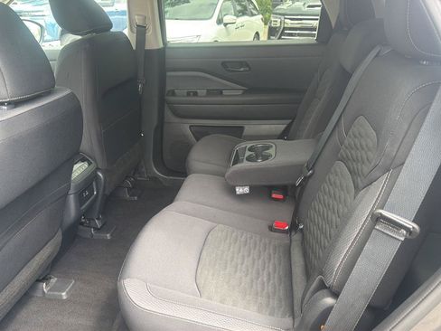 Used 2025 Nissan Pathfinder SV AWD/4WD image 32
