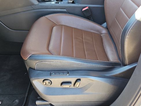 Used 2022 Volkswagen Atlas SEL Premium image 13