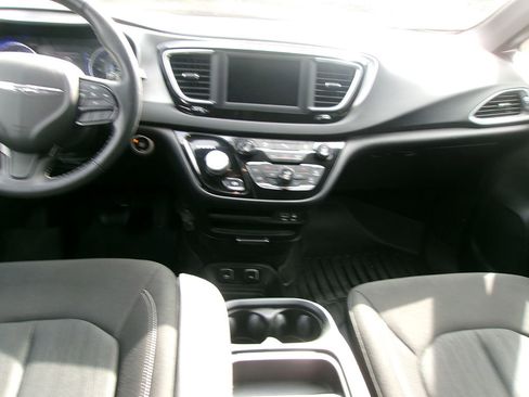 Used 2018 Chrysler Pacifica Touring Plus w/ S Appearance Package image 18