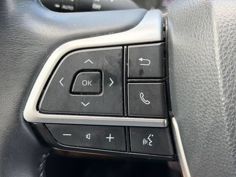 Used 2023 Toyota Highlander XLE FWD image 26