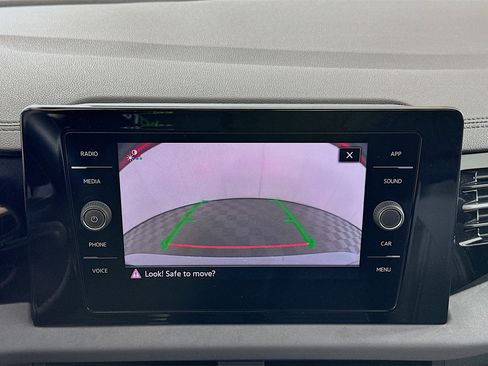 Used 2025 Volkswagen Jetta SE image 22