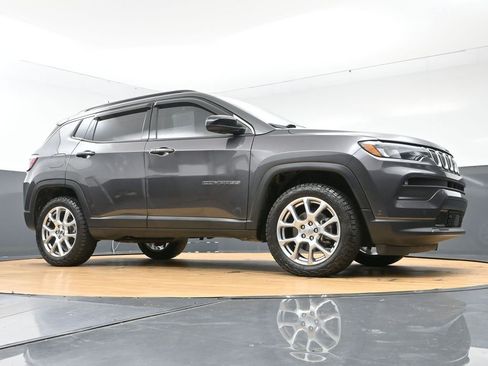 Used 2022 Jeep Compass Latitude AWD/4WD image 49