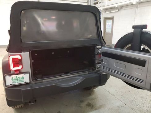 Used 2018 Jeep Wrangler Unlimited Sport S image 25