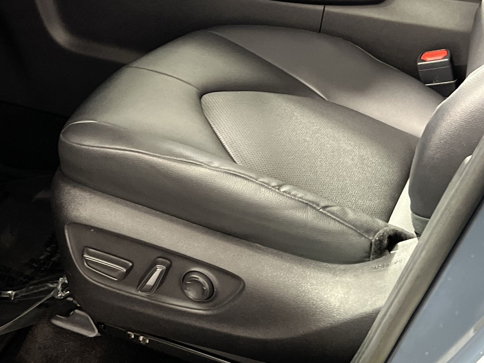 Used 2025 Toyota Grand Highlander AWD image 12