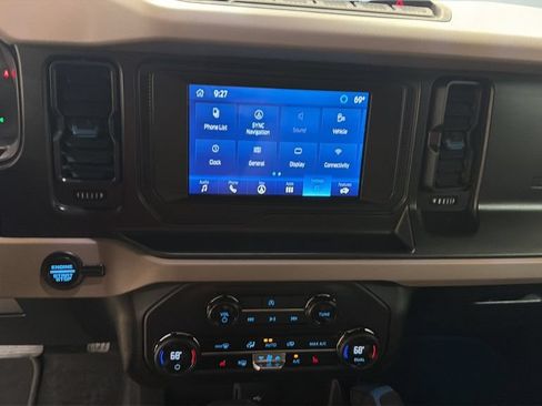 Used 2023 Ford Bronco Wildtrak AWD/4WD image 11