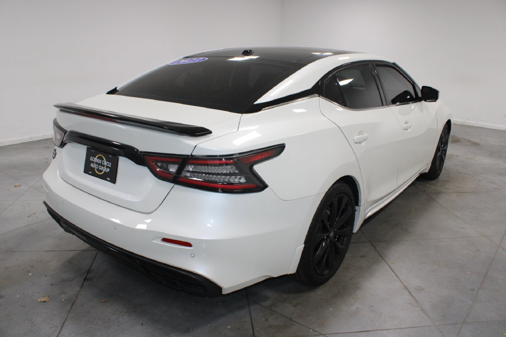 Used 2023 Nissan Maxima SR w/ Sport Mat Group FWD image 9