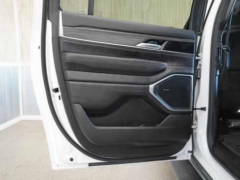 Used 2024 Jeep Wagoneer L Series II w/ Flexible Seating Group image 36