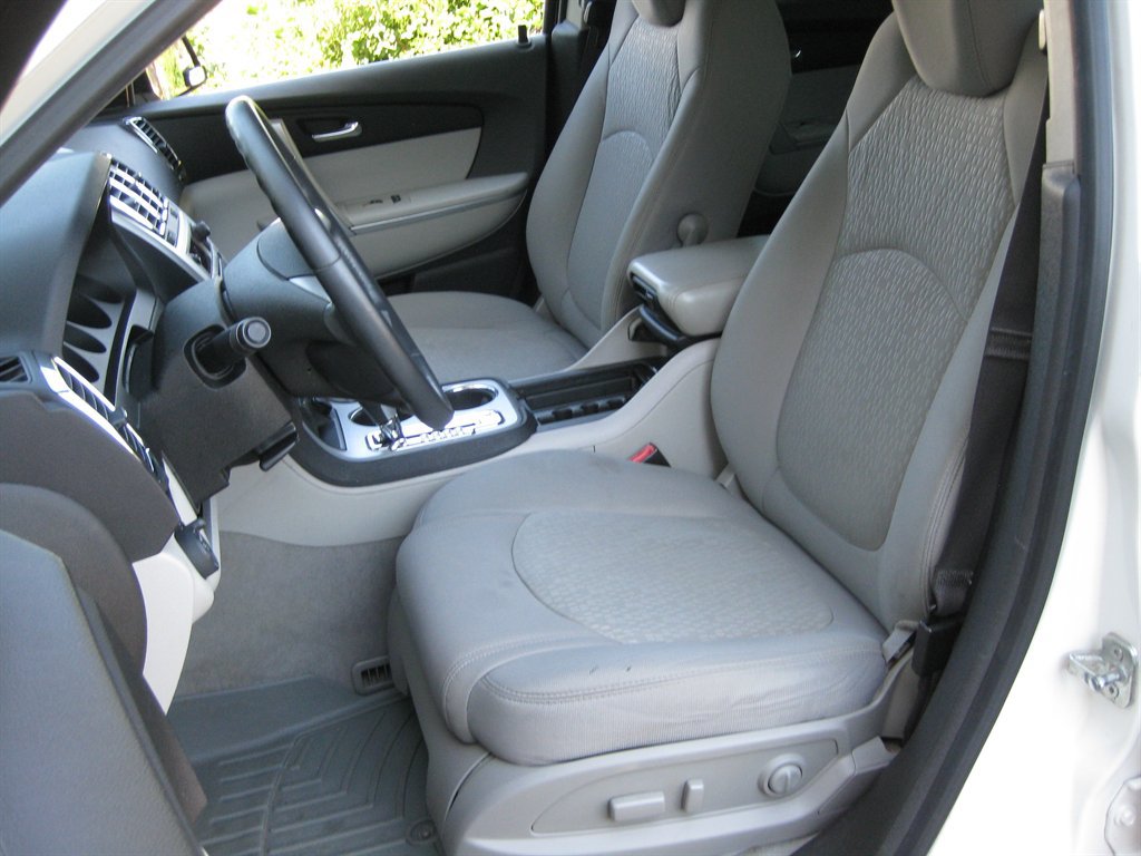Used 2012 GMC Acadia SLE FWD image 13