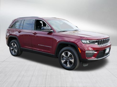 Used 2024 Jeep Grand Cherokee Limited 4xe w/ Trailer Tow Package AWD/4WD image 9