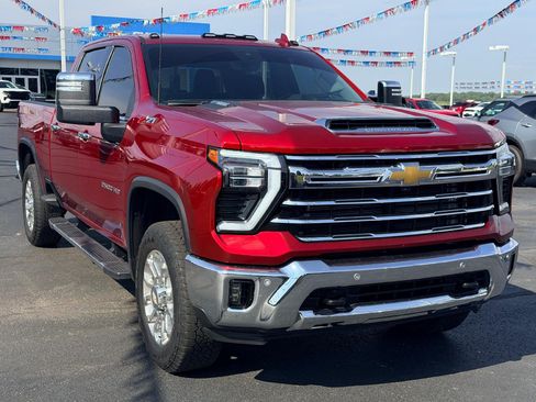 Used 2025 Chevrolet Silverado 2500 LTZ w/ LTZ Convenience Package AWD/4WD image 3