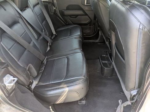Used 2022 Jeep Wrangler Unlimited Sahara AWD/4WD image 20