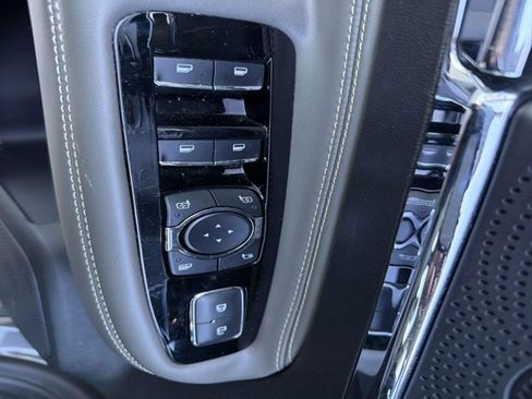 Certified 2023 Lincoln Corsair FWD w/ Equipment Group 101A image 12