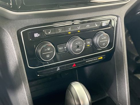 Used 2023 Volkswagen Atlas SE image 15