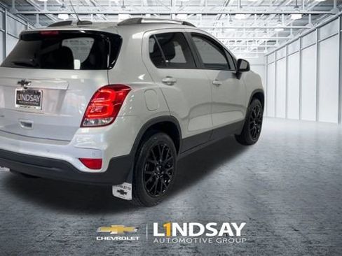 Used 2022 Chevrolet Trax LT w/ Driver Confidence Package image 9