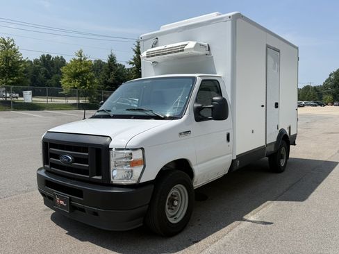 Used 2024 Ford E-350 and Econoline 350 Super Duty w/ Power Windows & Locks Group RWD image 3