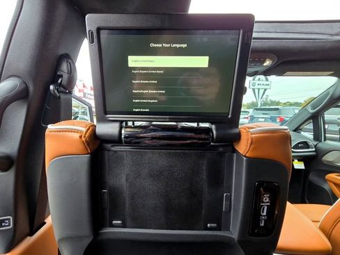 New 2026 Chrysler Pacifica Pinnacle image 17