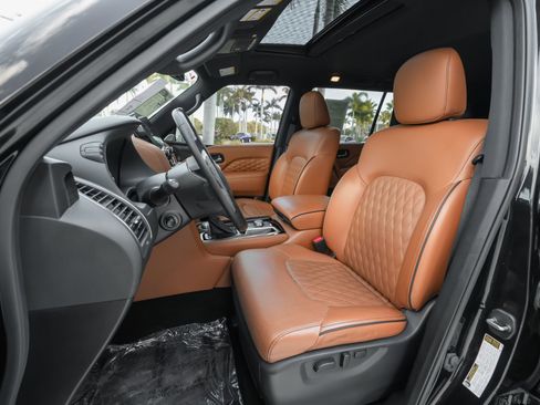 Used 2024 INFINITI QX80 Sensory image 7