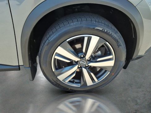 Used 2023 Nissan Rogue SL AWD/4WD image 10