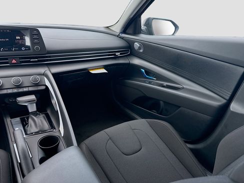 New 2026 Hyundai Elantra SE FWD image 16