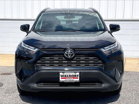 Used 2025 Toyota RAV4 XLE AWD/4WD image 3