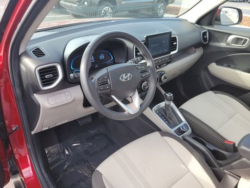 Used 2023 Hyundai Venue SEL w/ Cargo Package image 17