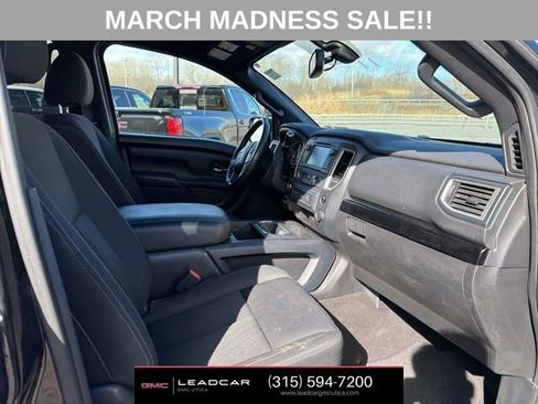 Used 2019 Nissan Titan SV w/ SV Convenience Package image 11