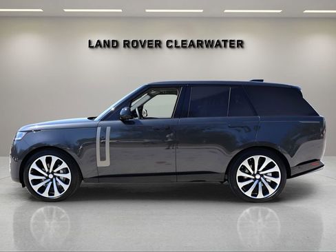 Used 2025 Land Rover Range Rover SE image 2