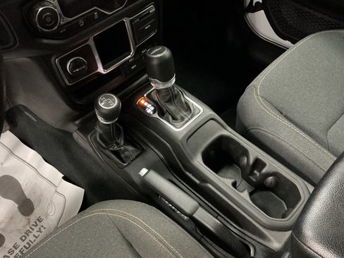 Used 2024 Jeep Gladiator Sport AWD/4WD image 17