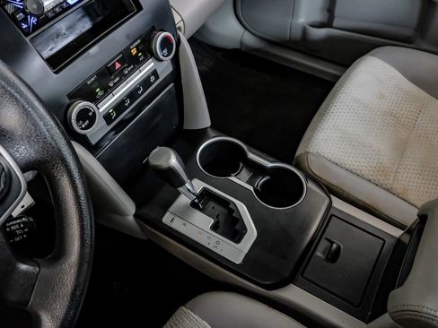 Used 2012 Toyota Camry LE image 22