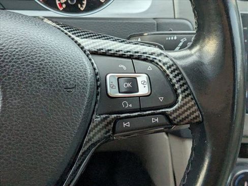 Used 2015 Volkswagen Golf TDI SE image 5