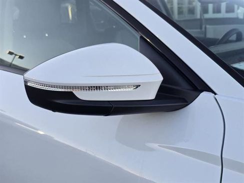 New 2025 Audi Q6 e-tron Premium Plus image 31