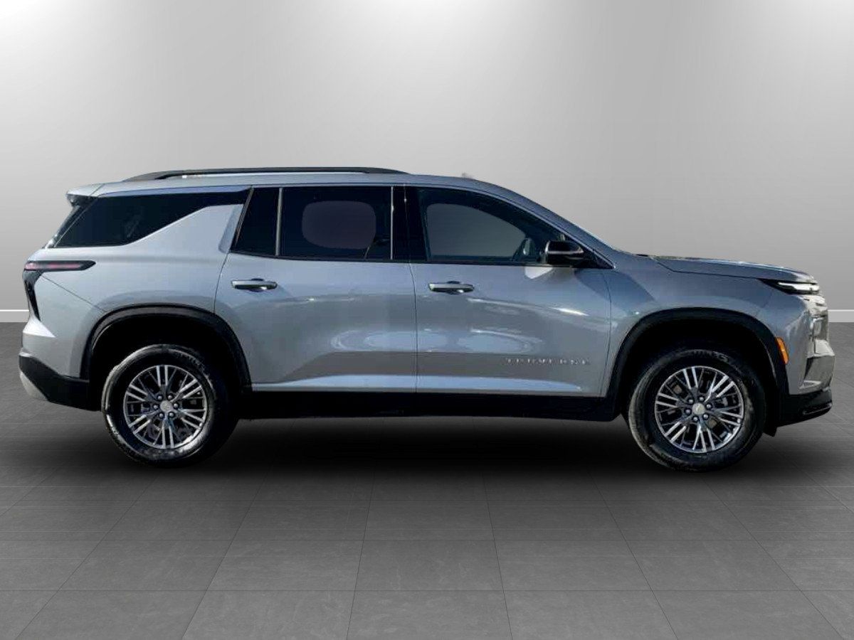 Used 2026 Chevrolet Traverse LT AWD/4WD image 8