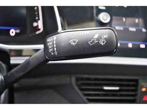 Used 2019 Volkswagen Jetta SEL w/ Cold Weather Package image 17