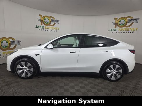 Used 2024 Tesla Model Y 2WD image 6