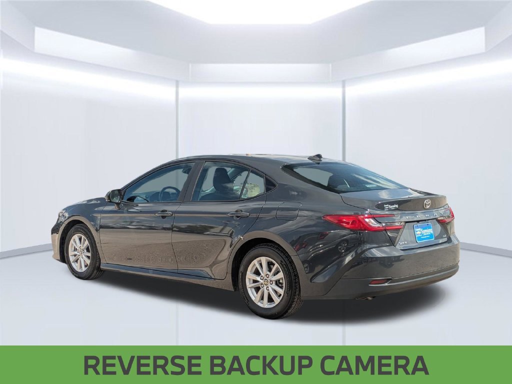 Used 2025 Toyota Camry SE FWD image 4