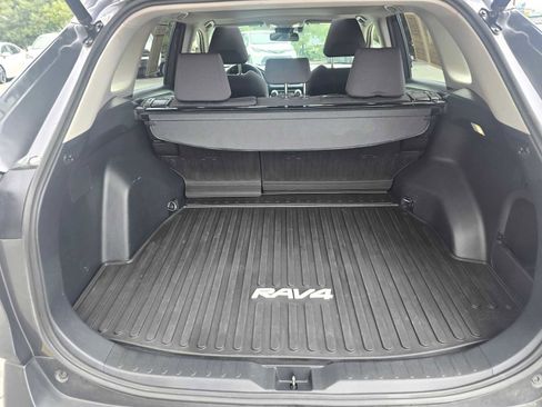 Used 2022 Toyota RAV4 XLE w/ Convenience Package AWD/4WD image 14