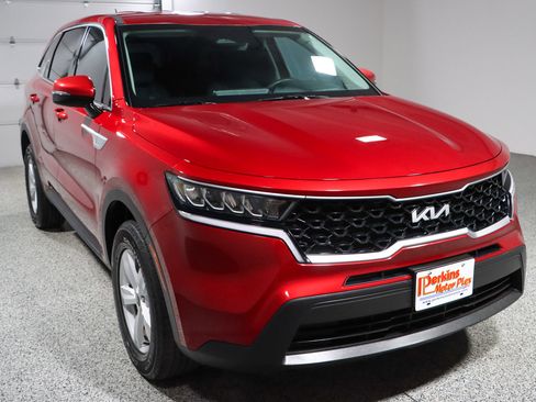 Used 2023 Kia Sorento LX image 5