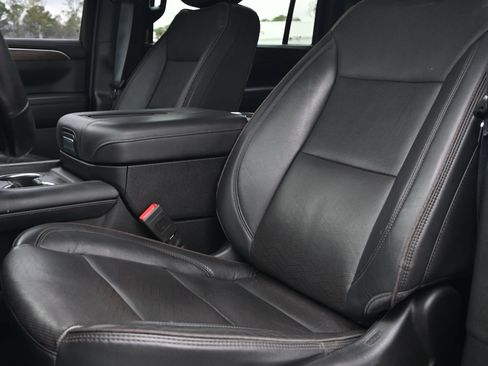 Used 2023 Chevrolet Suburban High Country image 19