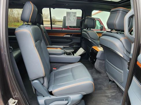 Used 2023 Jeep Grand Wagoneer Series II image 22