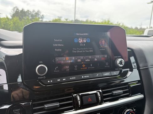 Used 2025 Nissan Pathfinder SV FWD image 5