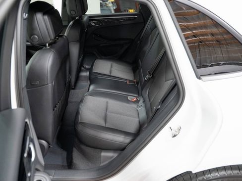 Used 2024 Porsche Macan image 21