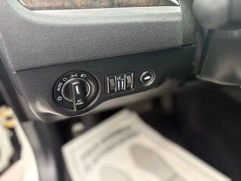 Used 2016 Chrysler 300 C AWD/4WD image 16