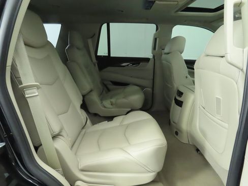 Used 2020 Cadillac Escalade Luxury w/ LPO, Radiant Package image 23