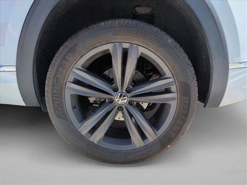 Used 2020 Volkswagen Atlas Cross Sport SE w/ Panoramic Sunroof Package AWD/4WD image 18